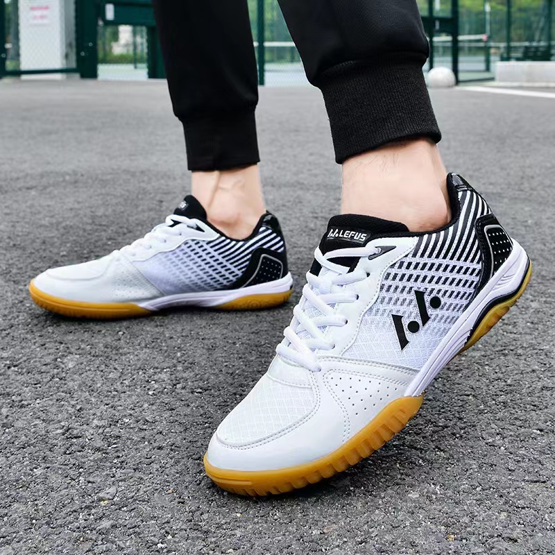Sepatu Bulu Tangkis Pria Wanit - Badminton Umpire ulasan dan harga